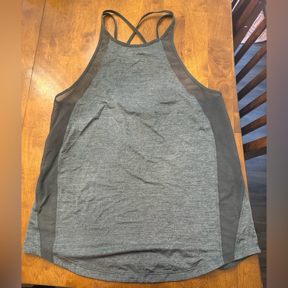 EUC LULULEMON tank top size 2/4